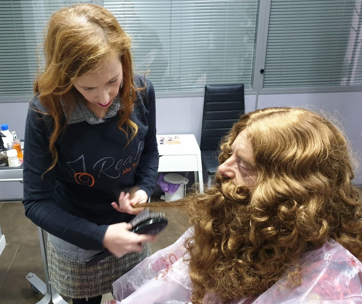 FABRICANDO LAS PELUCAS DE LOS REYES MAGOS